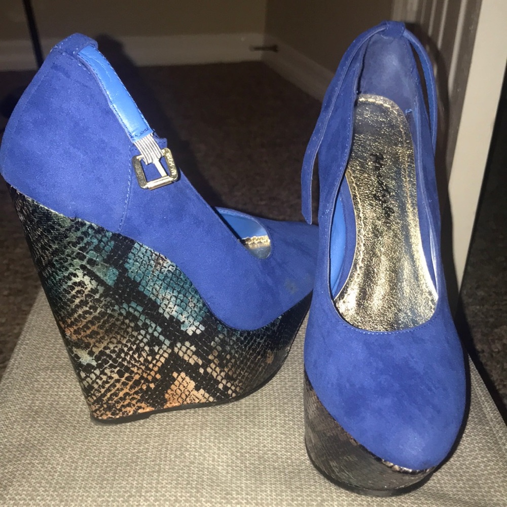 Blue wedges
